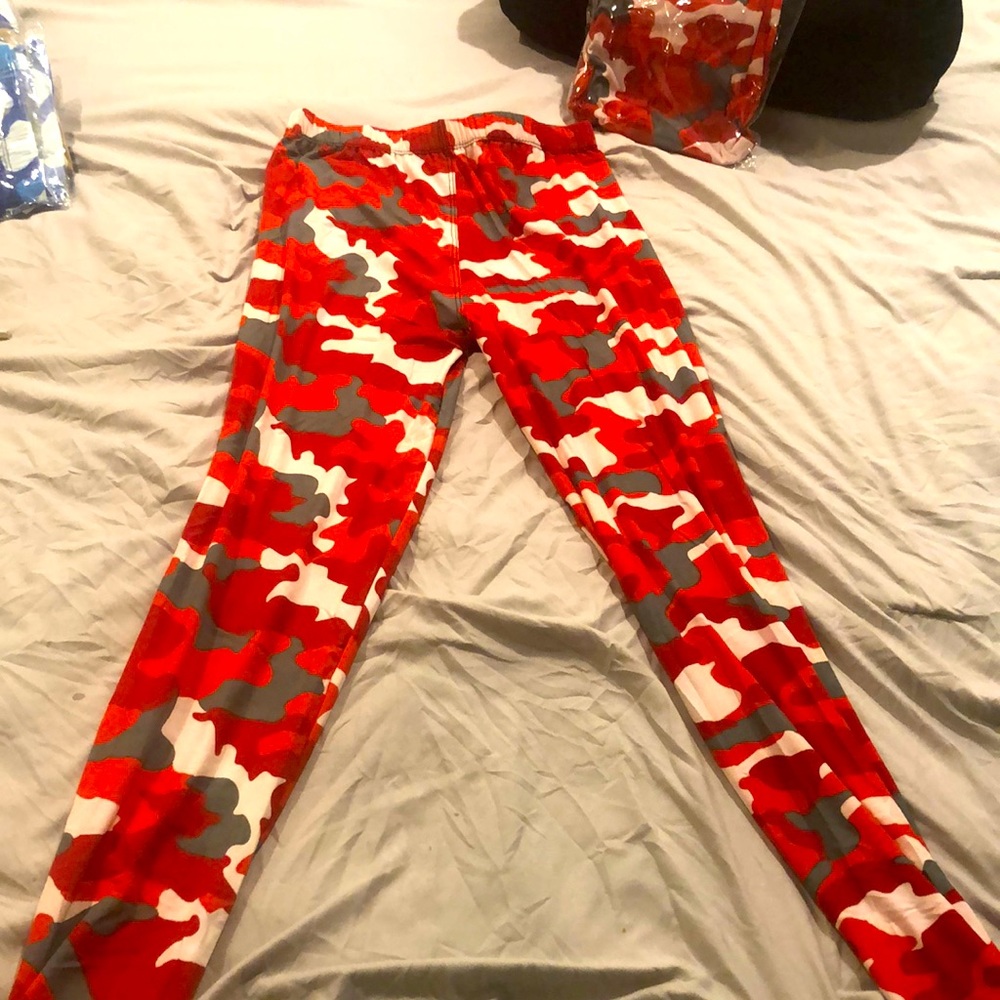 Brand New Camouflage Leggins - only one size LG